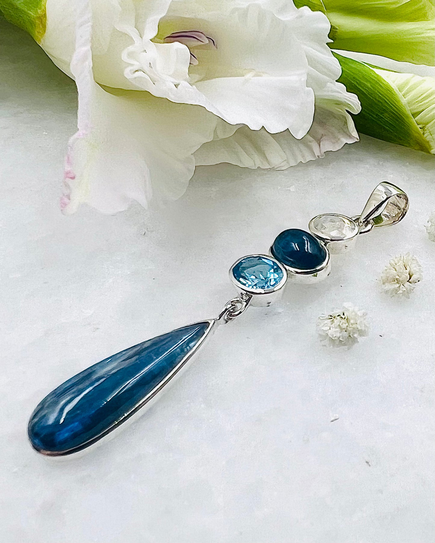 Nepali Kyanite, Facetted Blue Topaz & Facetted Rainbow Moonstone as a Combi