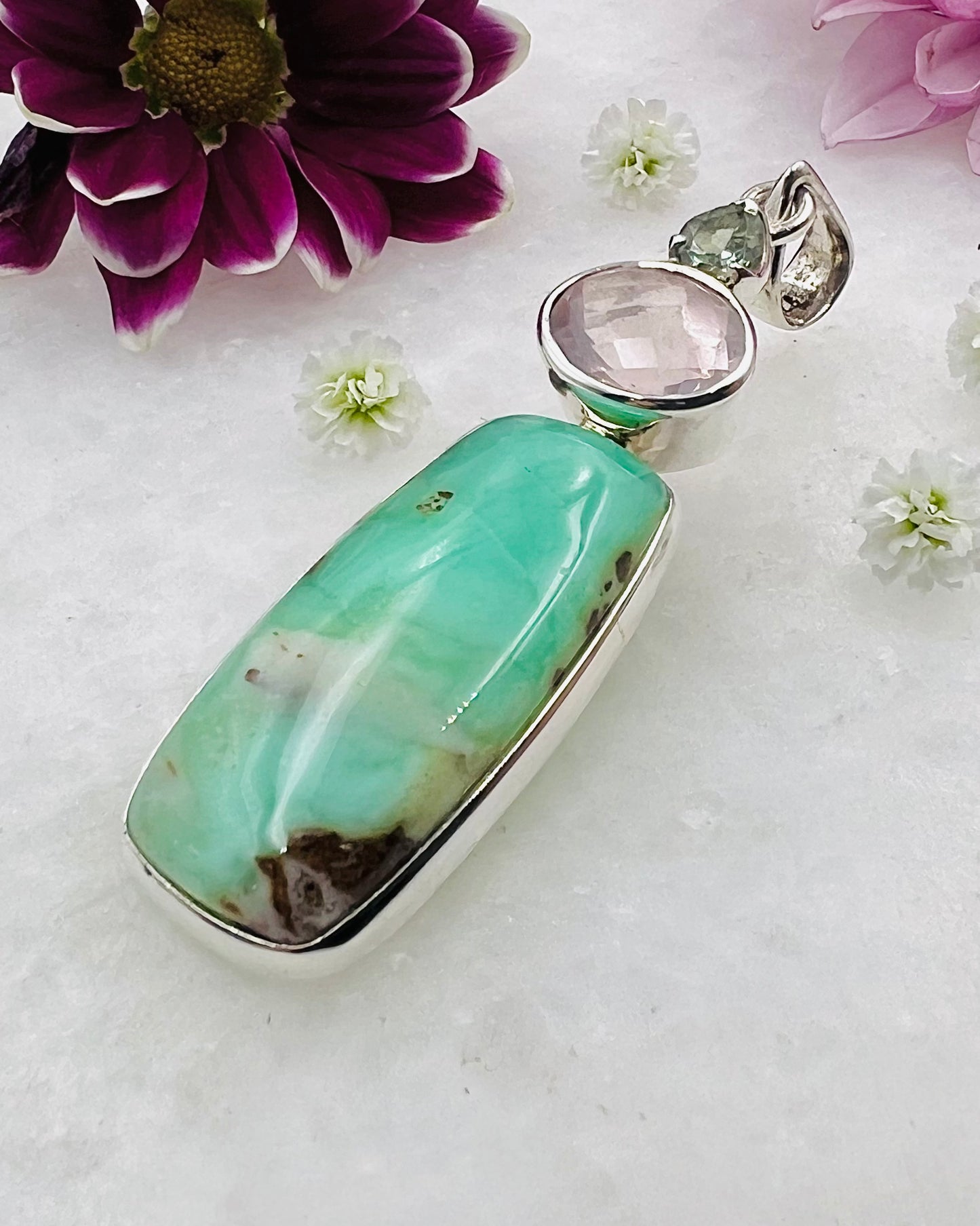 Chrysopras, facettierter Rosenquarz, Turmalin als Kombination