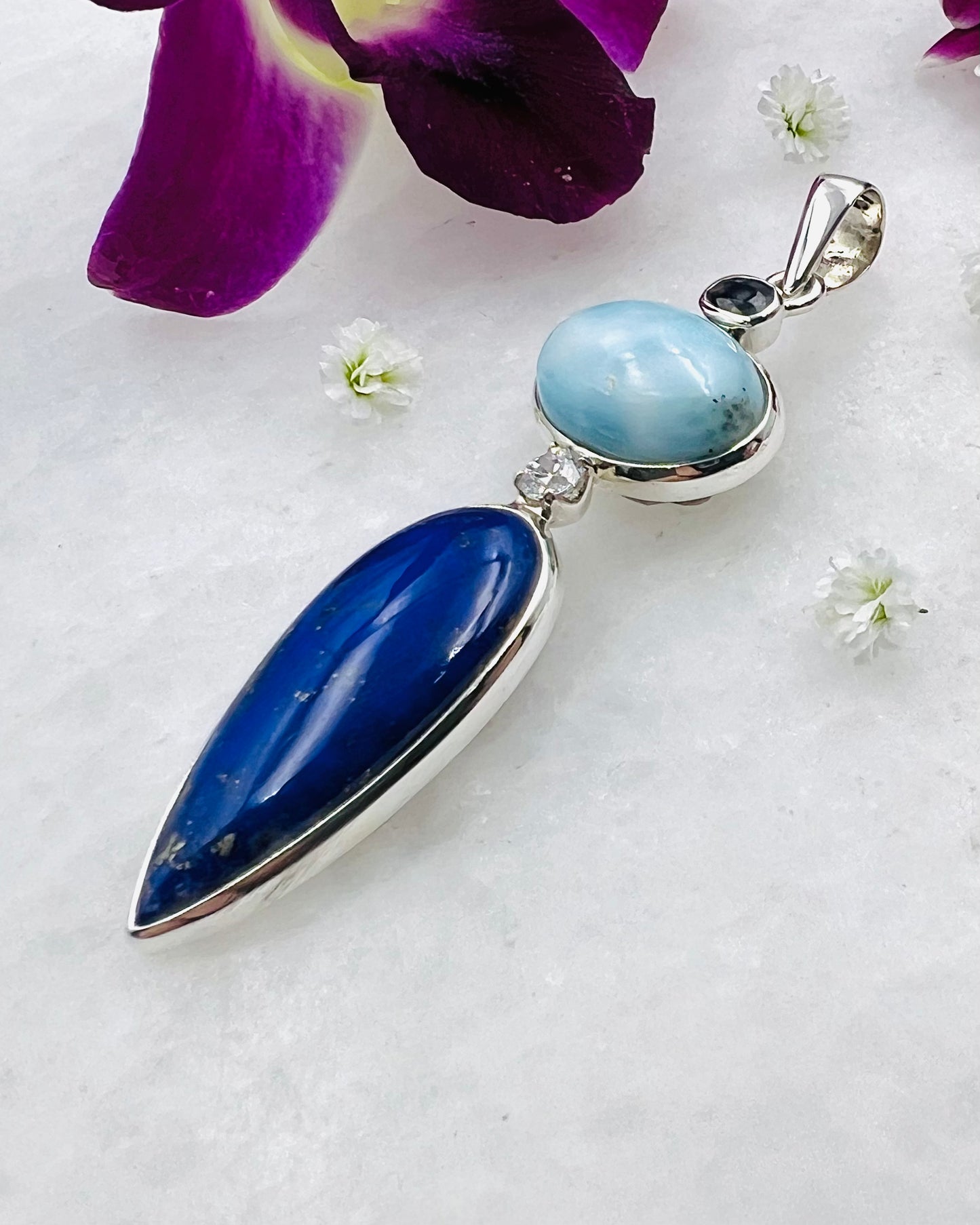 Lapislazuli, Larimar, Zirkonia und Saphir als Kombination
