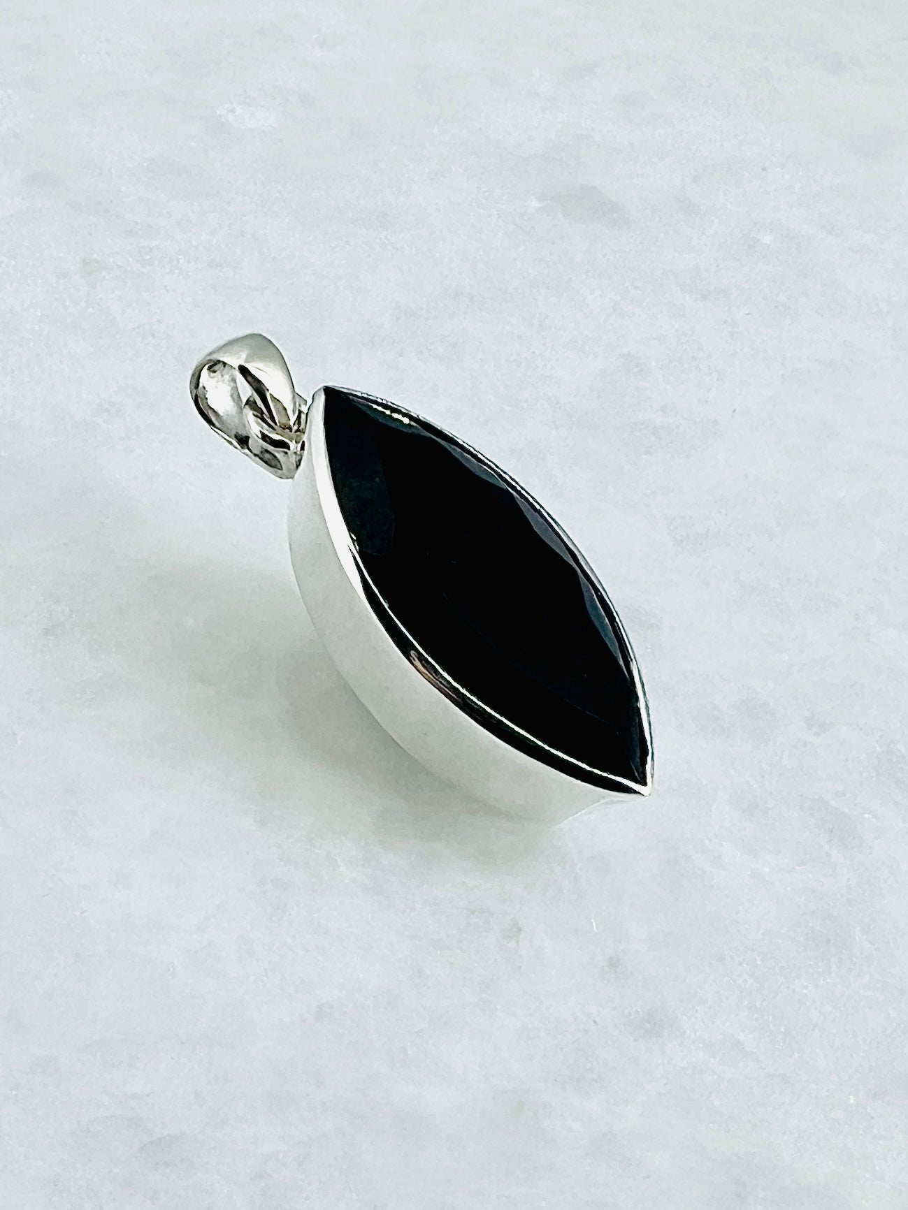 Top Facetted Black Turmaline in .925 Silver Setting