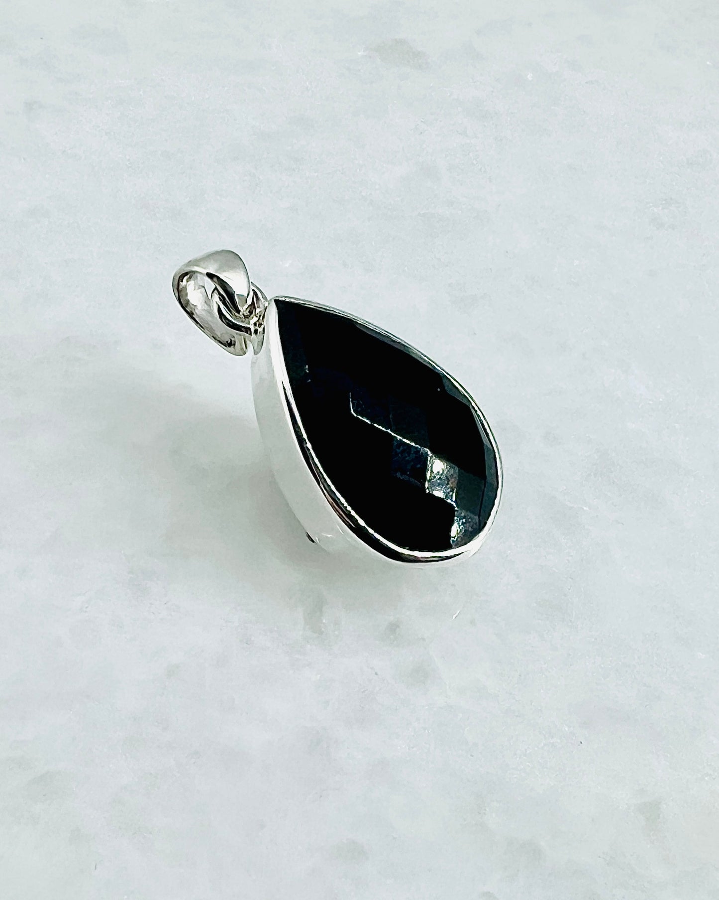 Top Facetted Black Turmaline in .925 Silver Setting