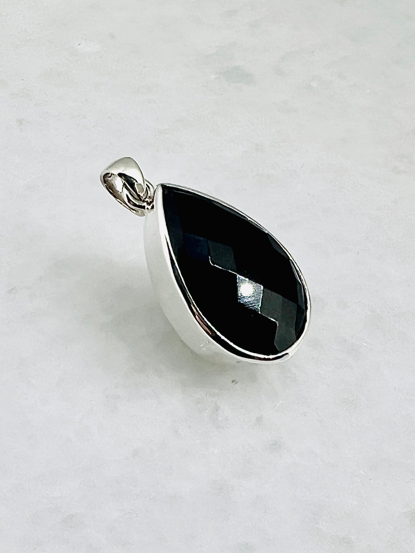 Top Facetted Black Turmaline in .925 Silver Setting