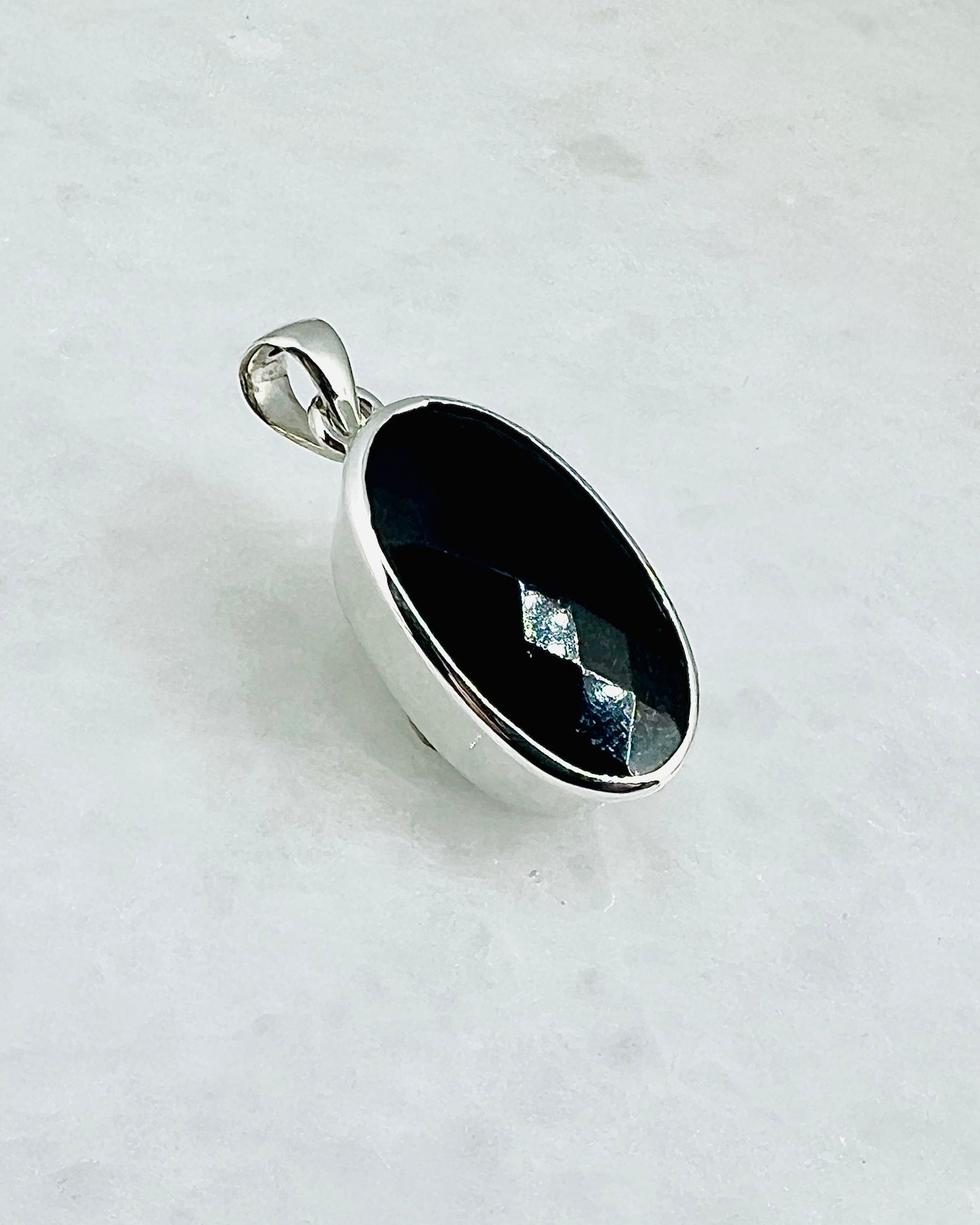Top Facetted Black Turmaline in .925 Silver Setting