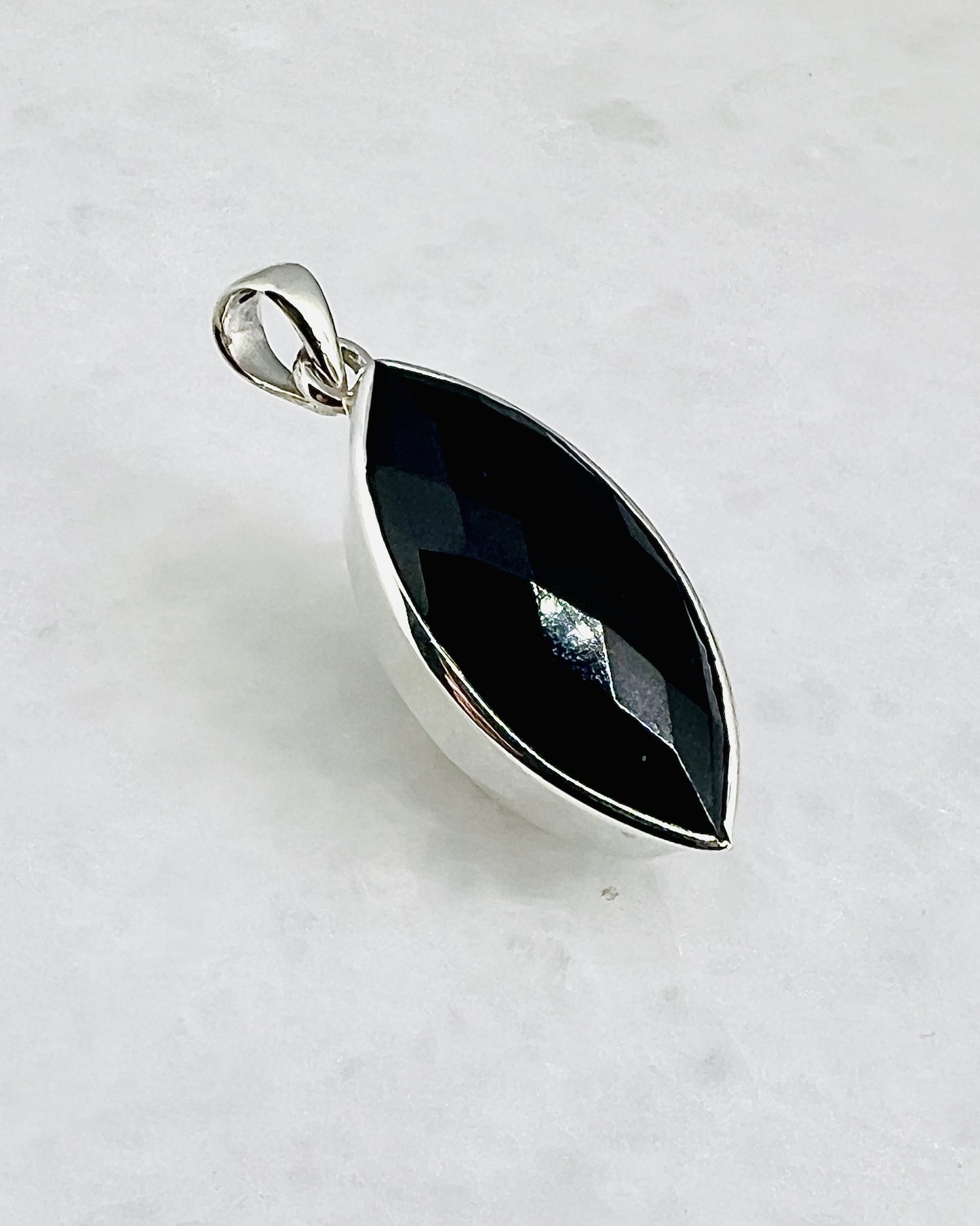 Top Facetted Black Turmaline in .925 Silver Setting