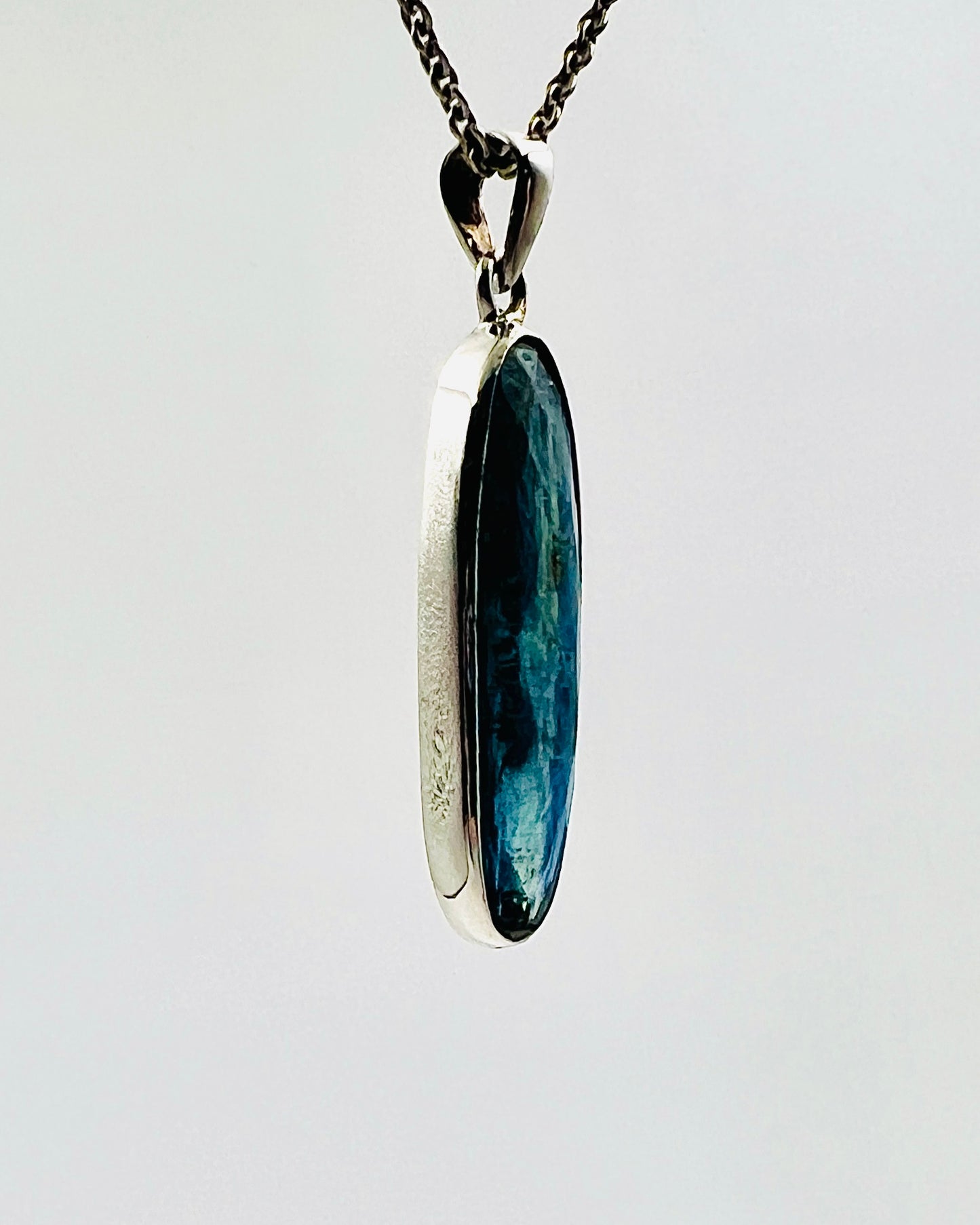 Facetted Blue Nepali Kyanite in .925 Silver Setting