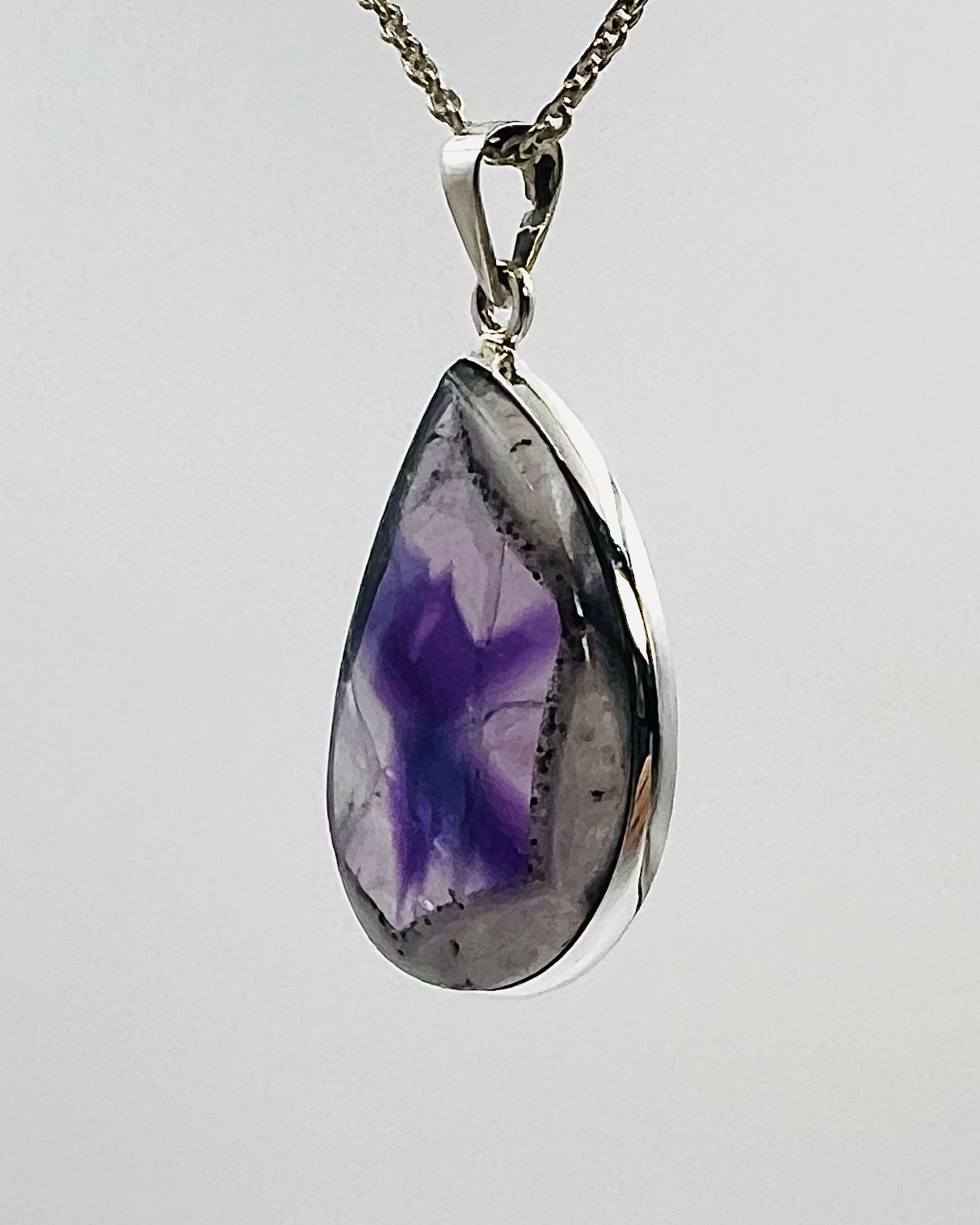 Indian Flower Amethyst (w/ Tripache) in 0.925 Silver