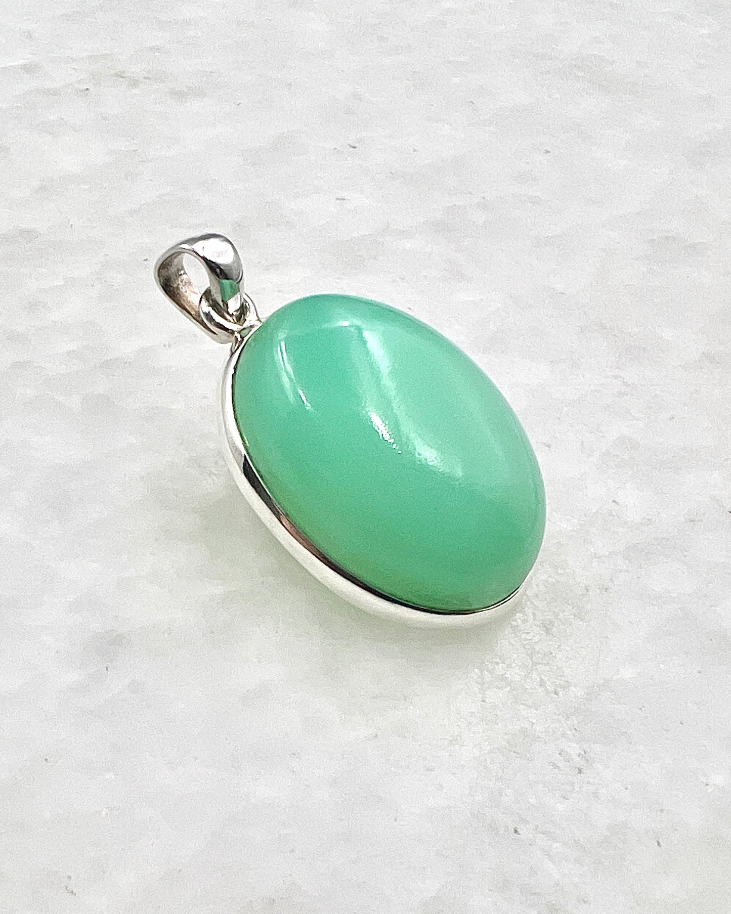 Light Green Crysoprase in 0.925 Silver