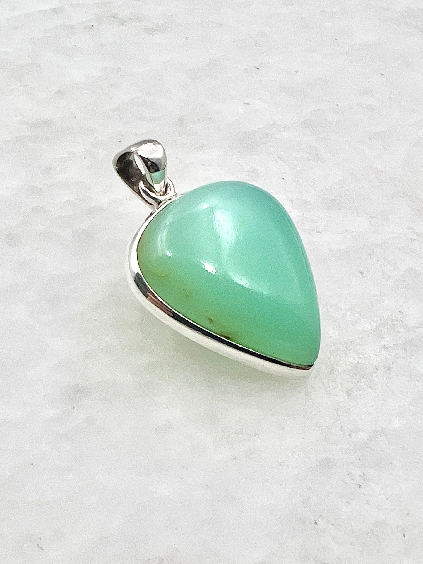 Light Green Crysoprase in 0.925 Silver