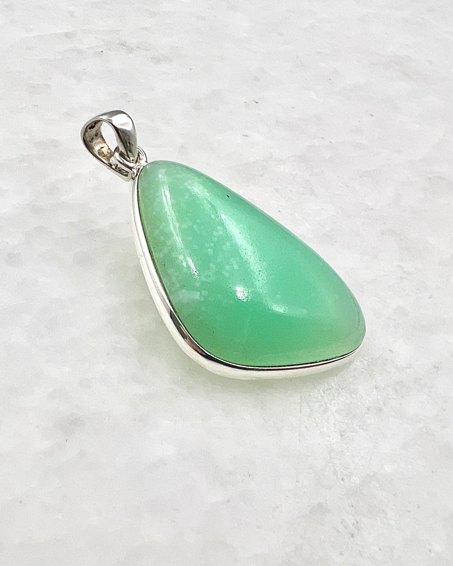 Light Green Crysoprase in 0.925 Silver