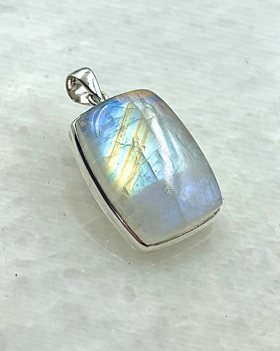 Rainbow Moonstone in 0.925 Silver