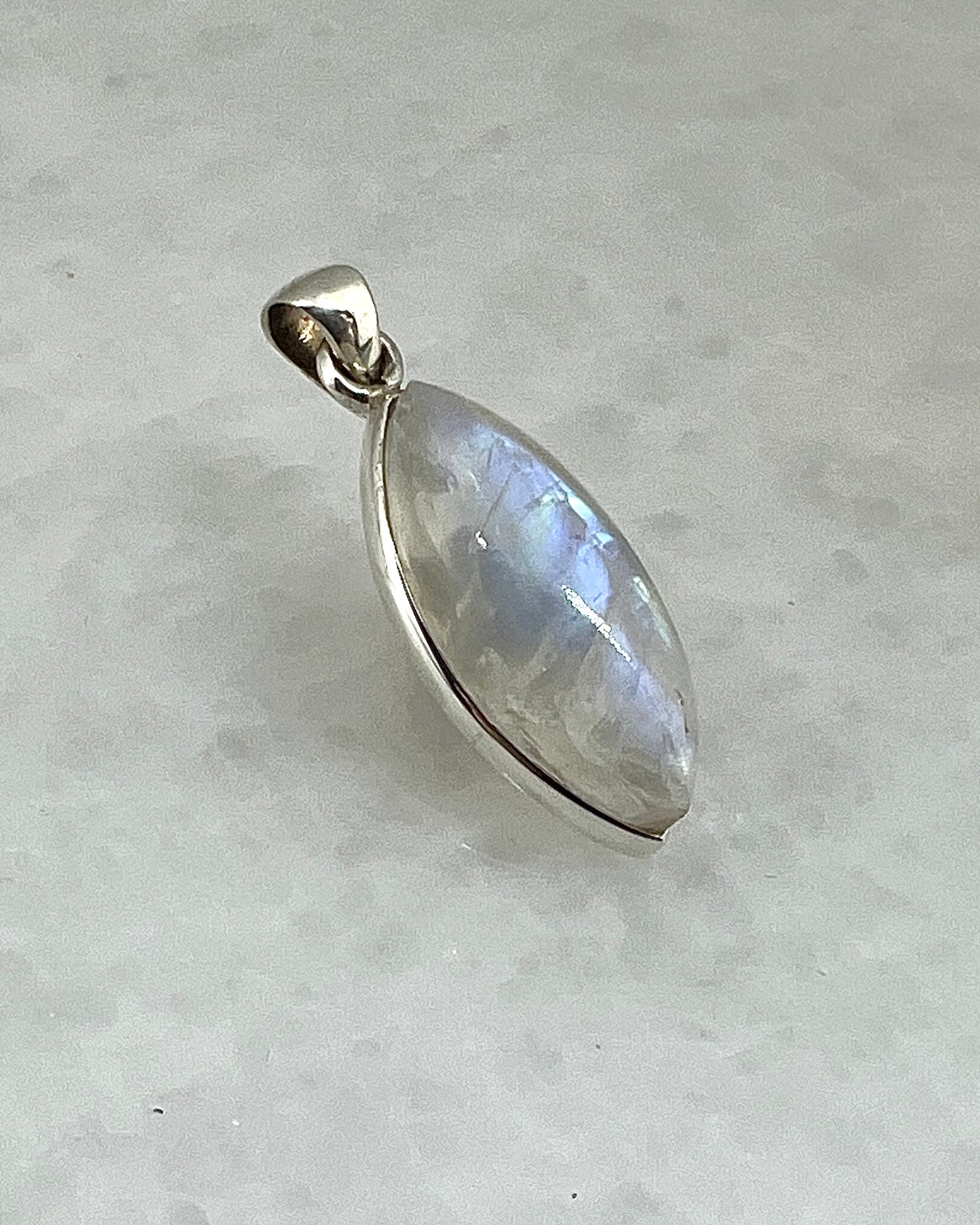 Rainbow Moonstone in 0.925 Silver