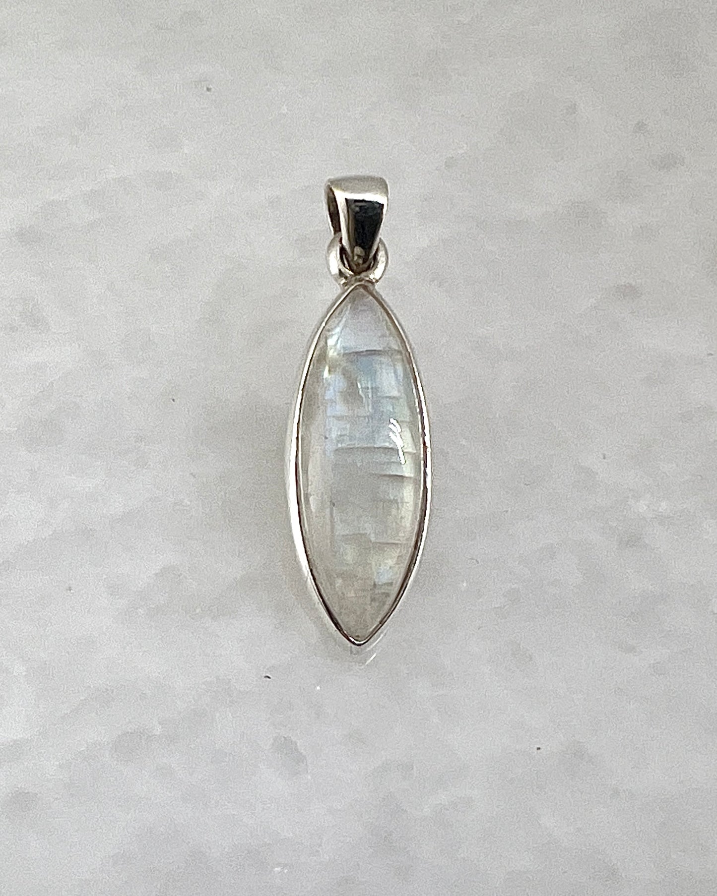 Rainbow Moonstone in 0.925 Silver