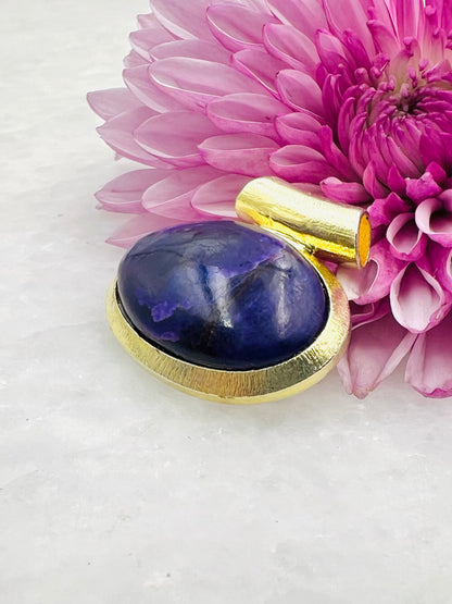 Sugilith in .750 1-1,5 Mikron Goldplattierung über .925 Silber mit Röhrenfassung