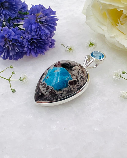 Cavansite on Matrix with Facetted Blue Topaz as a Combi Pendant