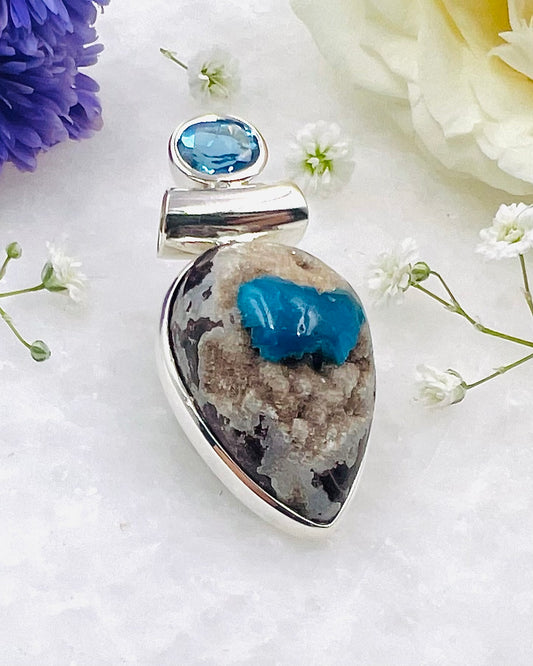 Cavansite on Matrix with Facetted Blue Topaz as a Combi Pendant