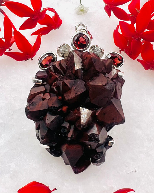 Alien Amethyst with Facetted Garnets and Raw Diamonds as a Combi Pendant