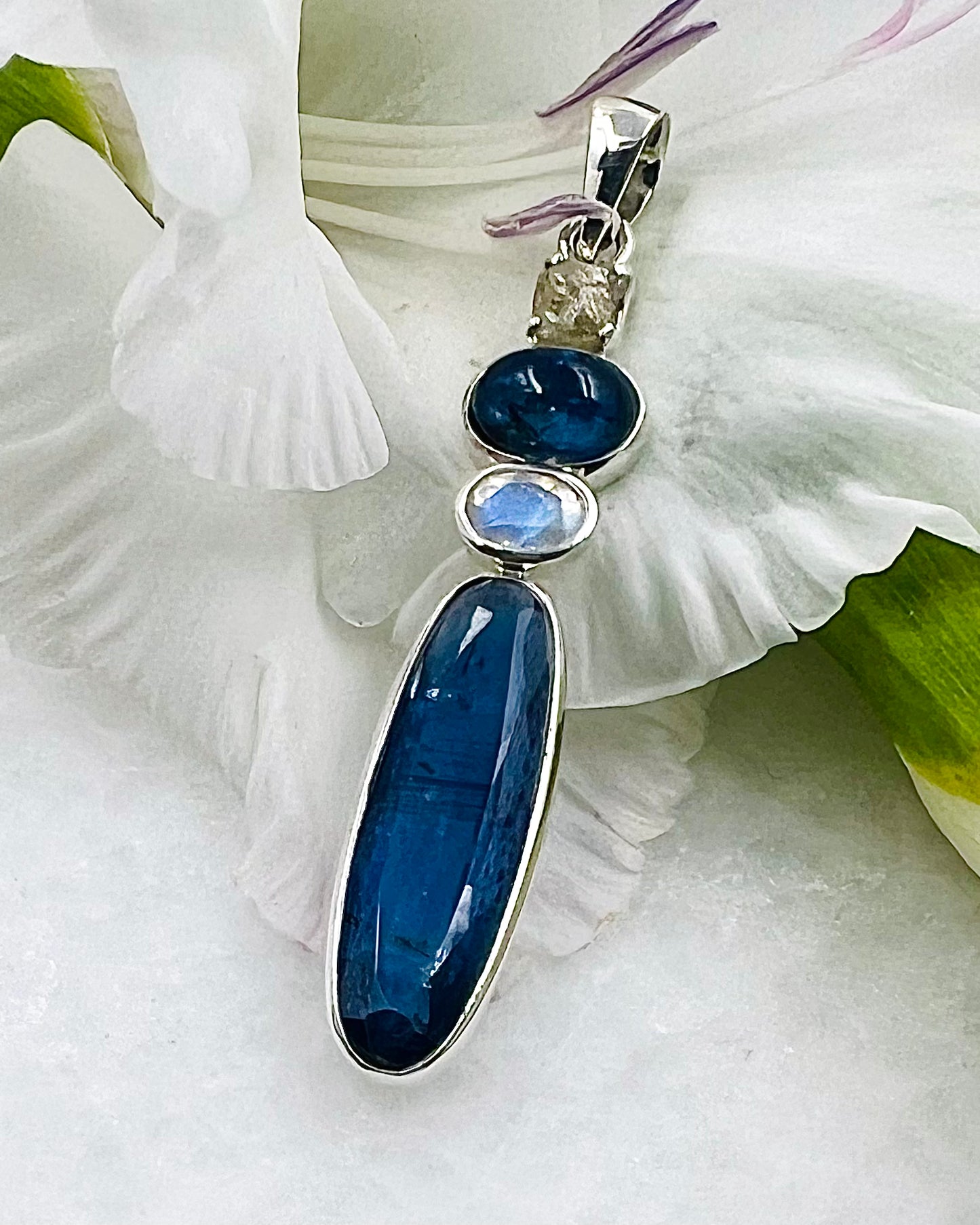 Facetted Nepali Kyanite with a Kyanite Cab, Facetted Rainbow Moonstone and Raw Diamond as a Combi