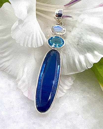 Facetted Nepali Kyanite, Facetted Blue Topaz & Facetted Rainbow Moonstone as a Combi