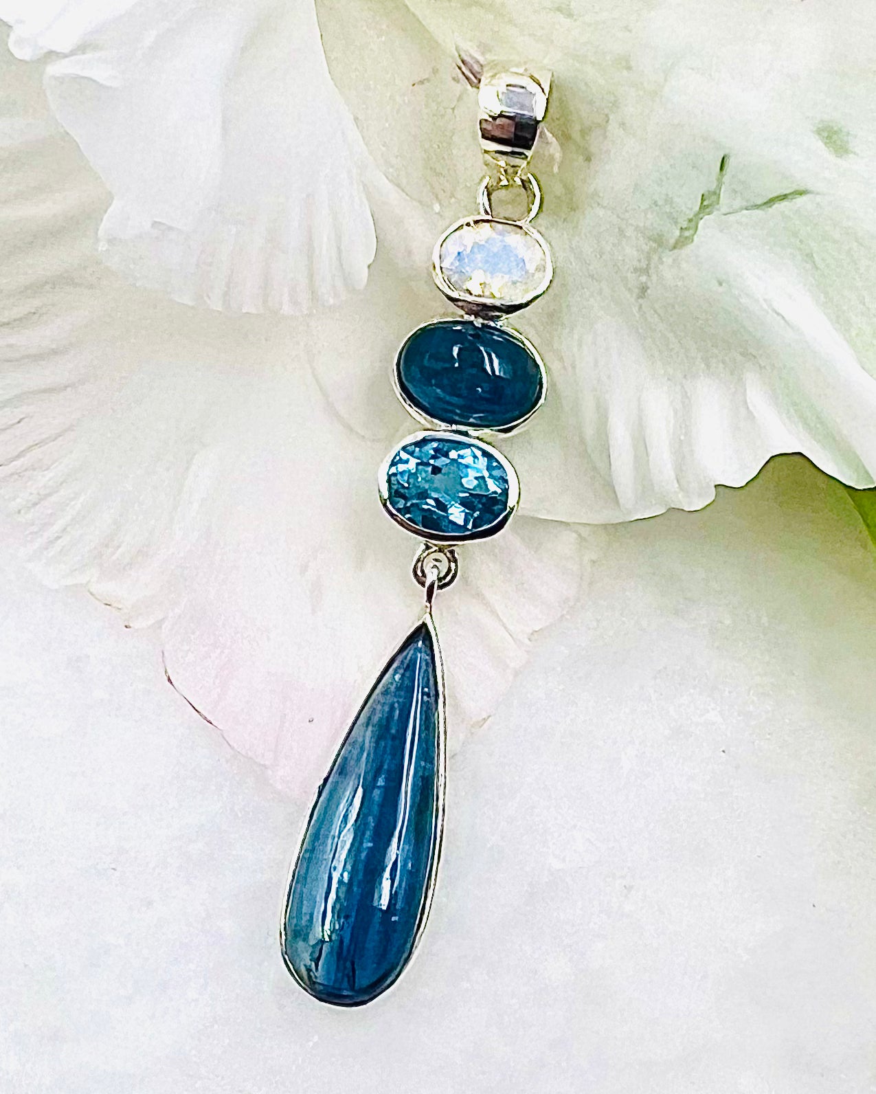 Nepali Kyanite, Facetted Blue Topaz & Facetted Rainbow Moonstone as a Combi