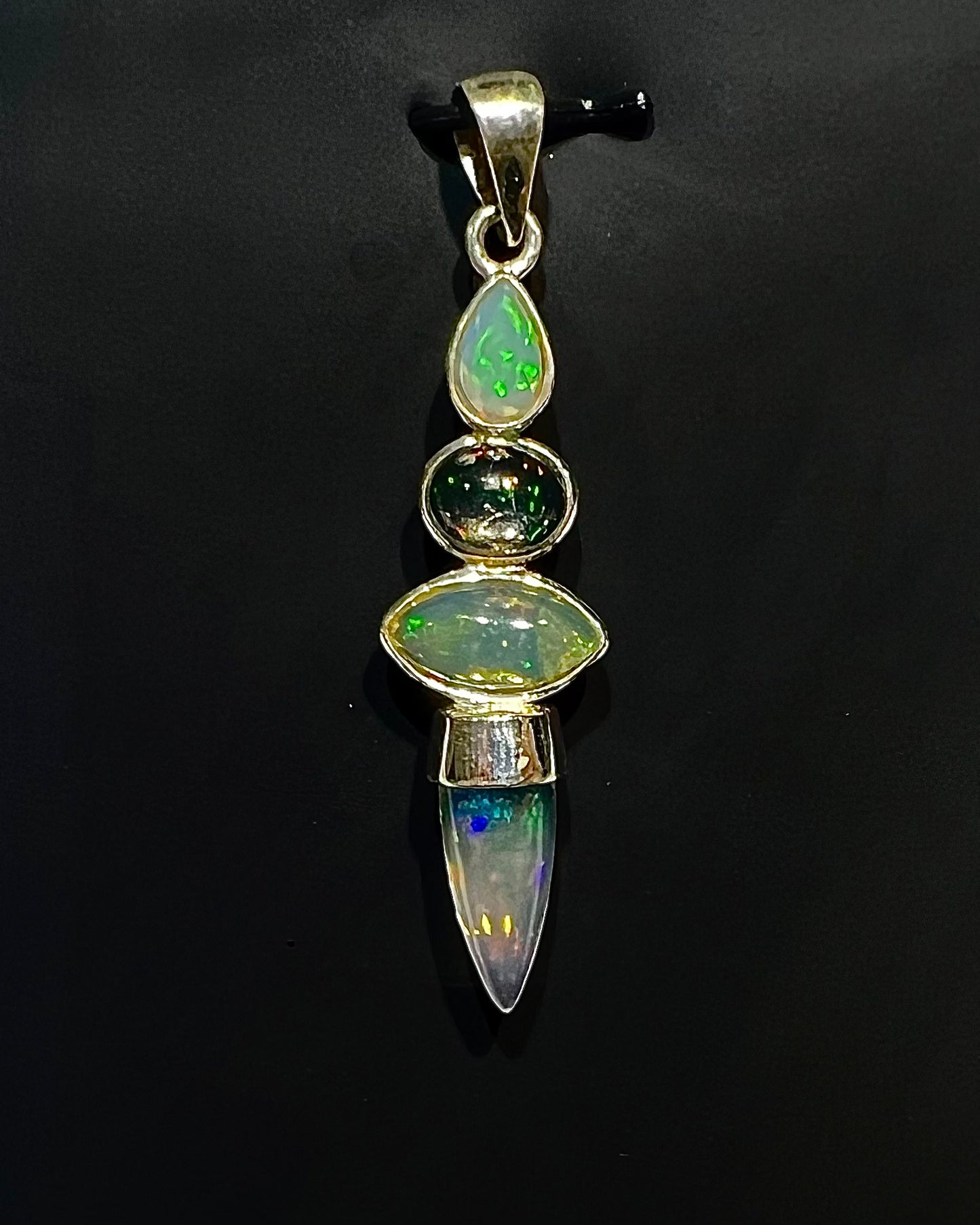 Ethiopen Opal Drop, with Facetted an Cabachon Opal as a Combi