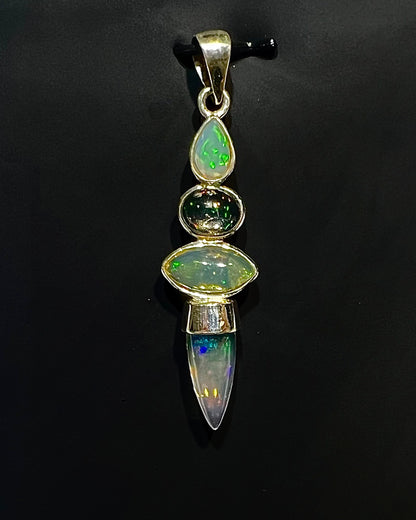 Ethiopen Opal Drop, with Facetted an Cabachon Opal as a Combi