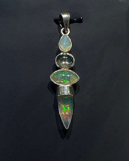 Ethiopen Opal Drop, with Facetted an Cabachon Opal as a Combi