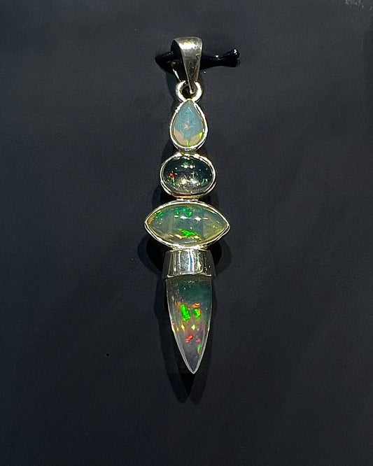 Ethiopen Opal Drop, with Facetted an Cabachon Opal as a Combi
