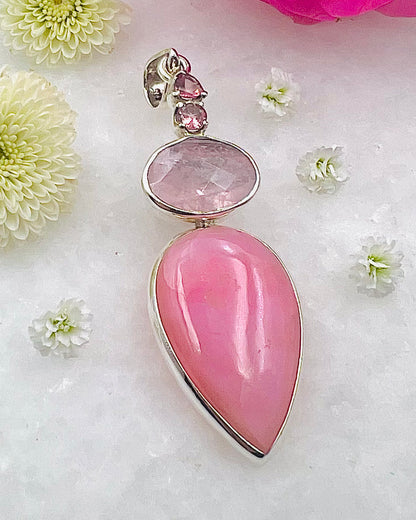 Rosa Opal, facettierter Morganit und rosa Turmalin als Kombination