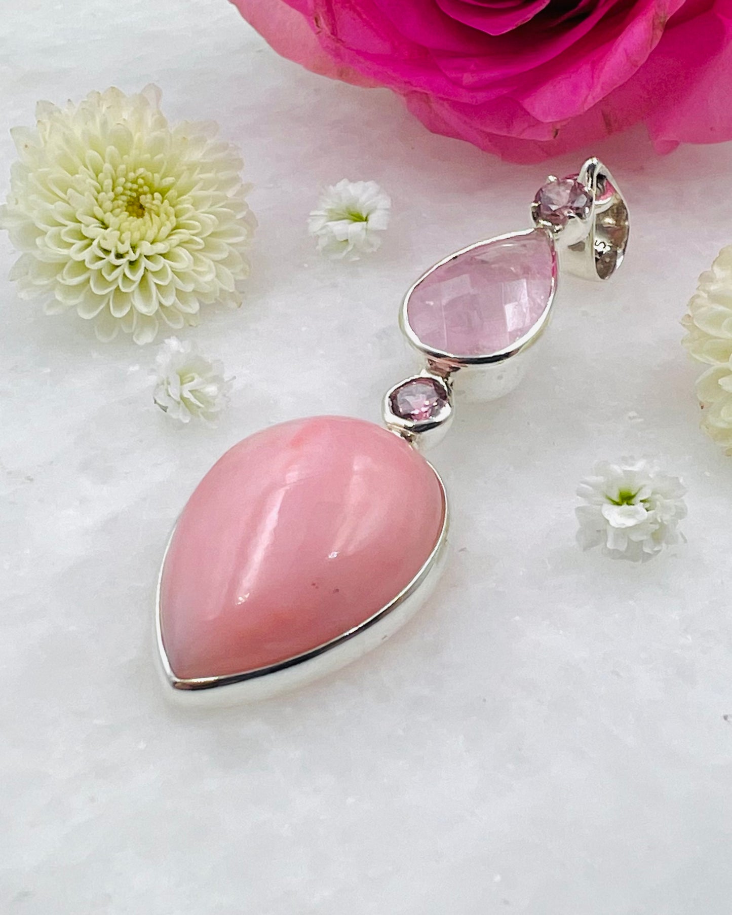 Rosa Opal, facettierter Morganit und rosa Turmalin als Kombination