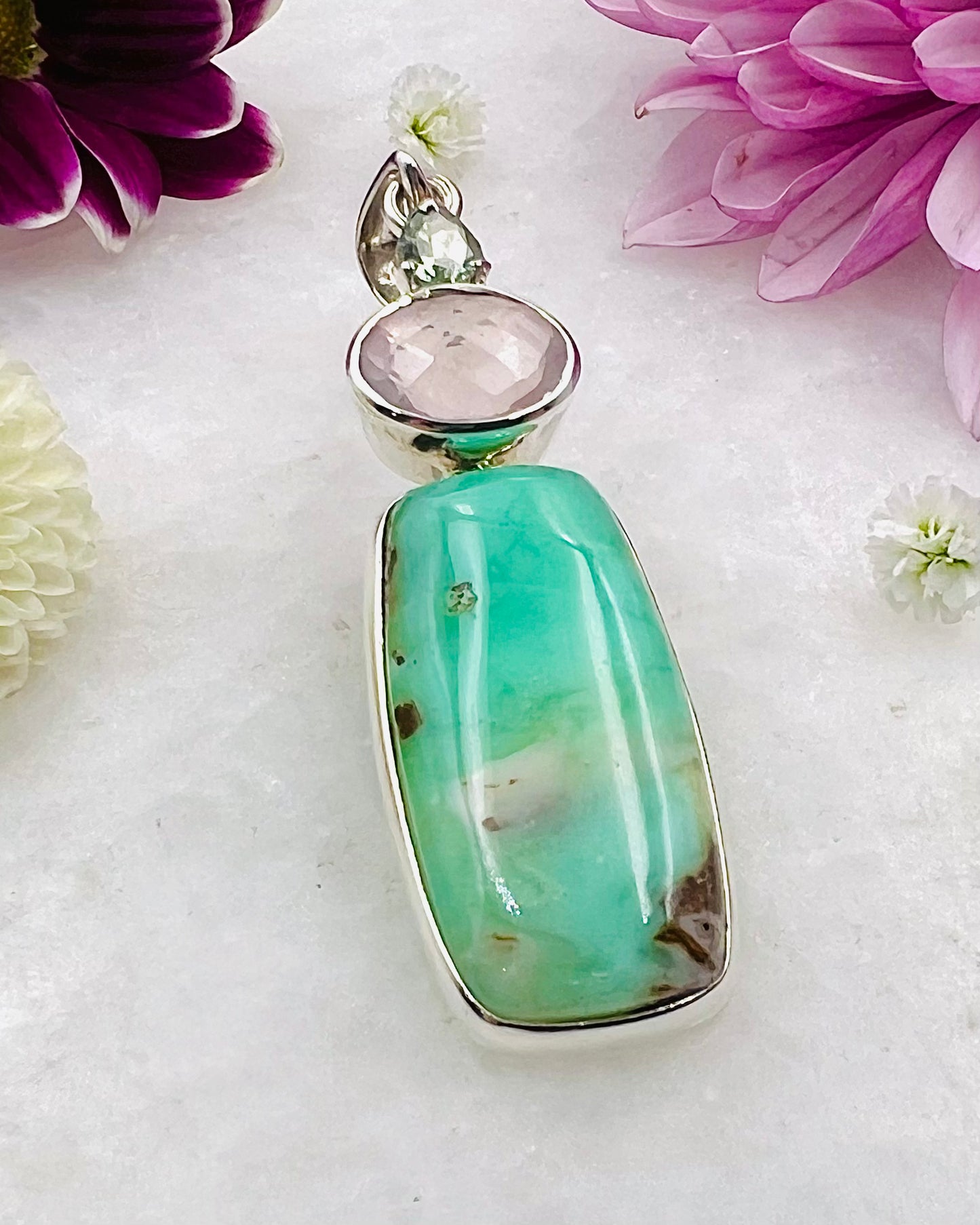 Chrysopras, facettierter Rosenquarz, Turmalin als Kombination