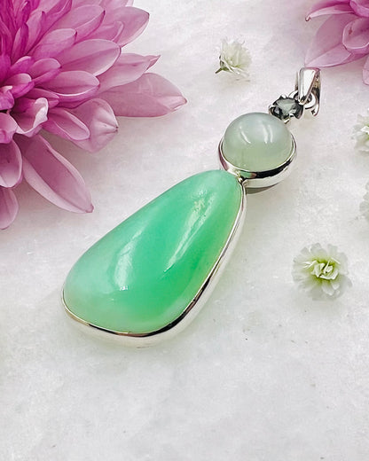 Chrysopras, Grüner Mondstein und Turmalin als Kombination