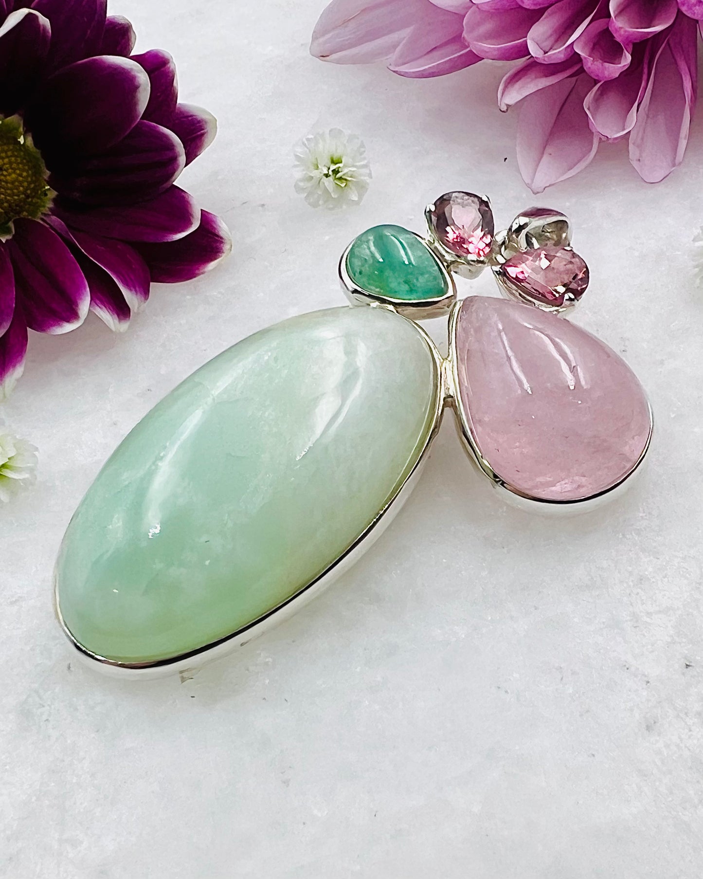 Larimar, grüner Mondstein, Morganit, Smaragd und rosa Turmalin als Kombination