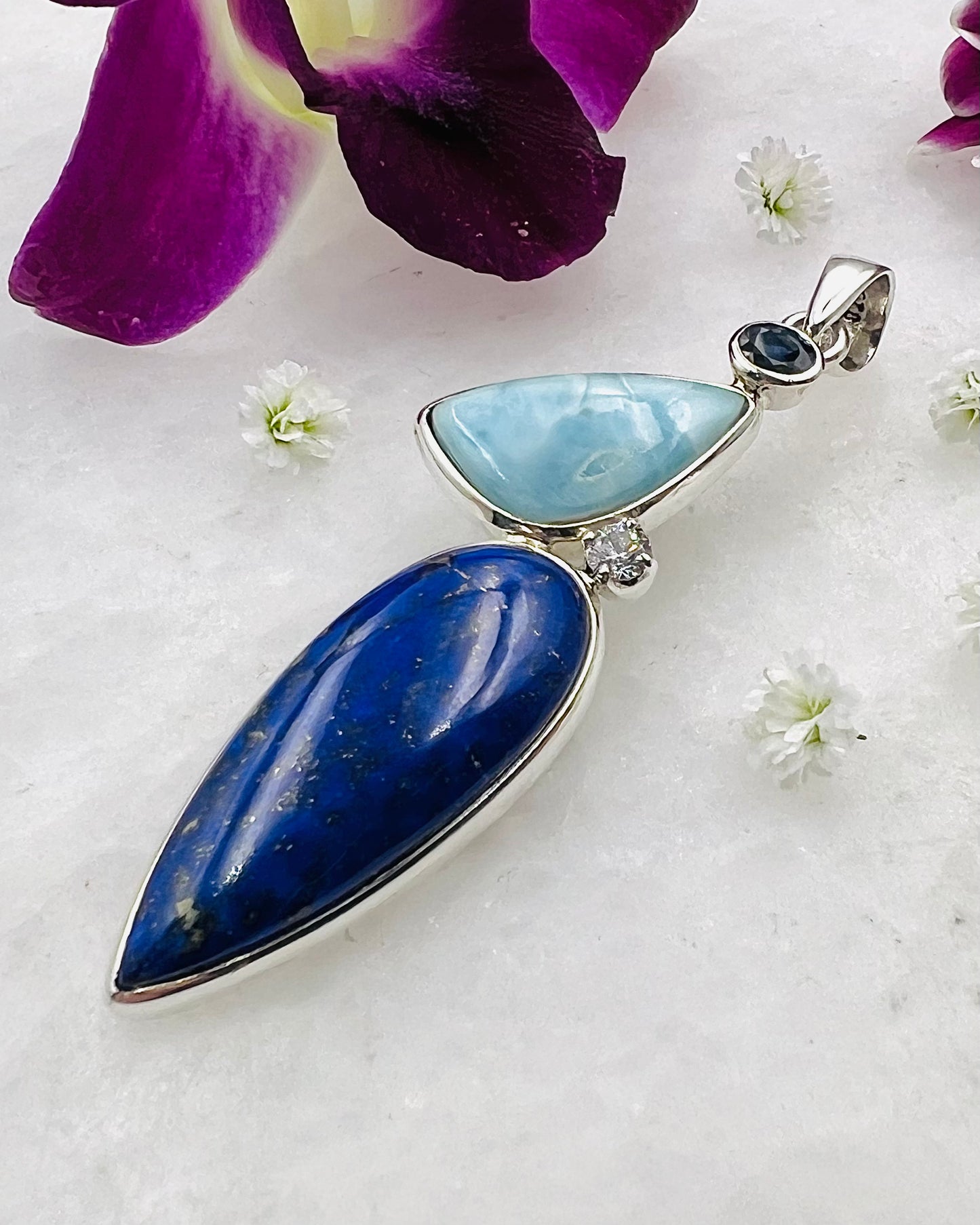 Lapislazuli, Larimar, Zirkonia und Saphir als Kombination