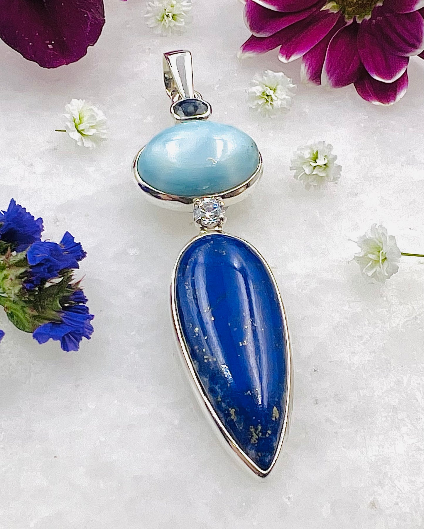Lapislazuli, Larimar, Zirkonia und Saphir als Kombination