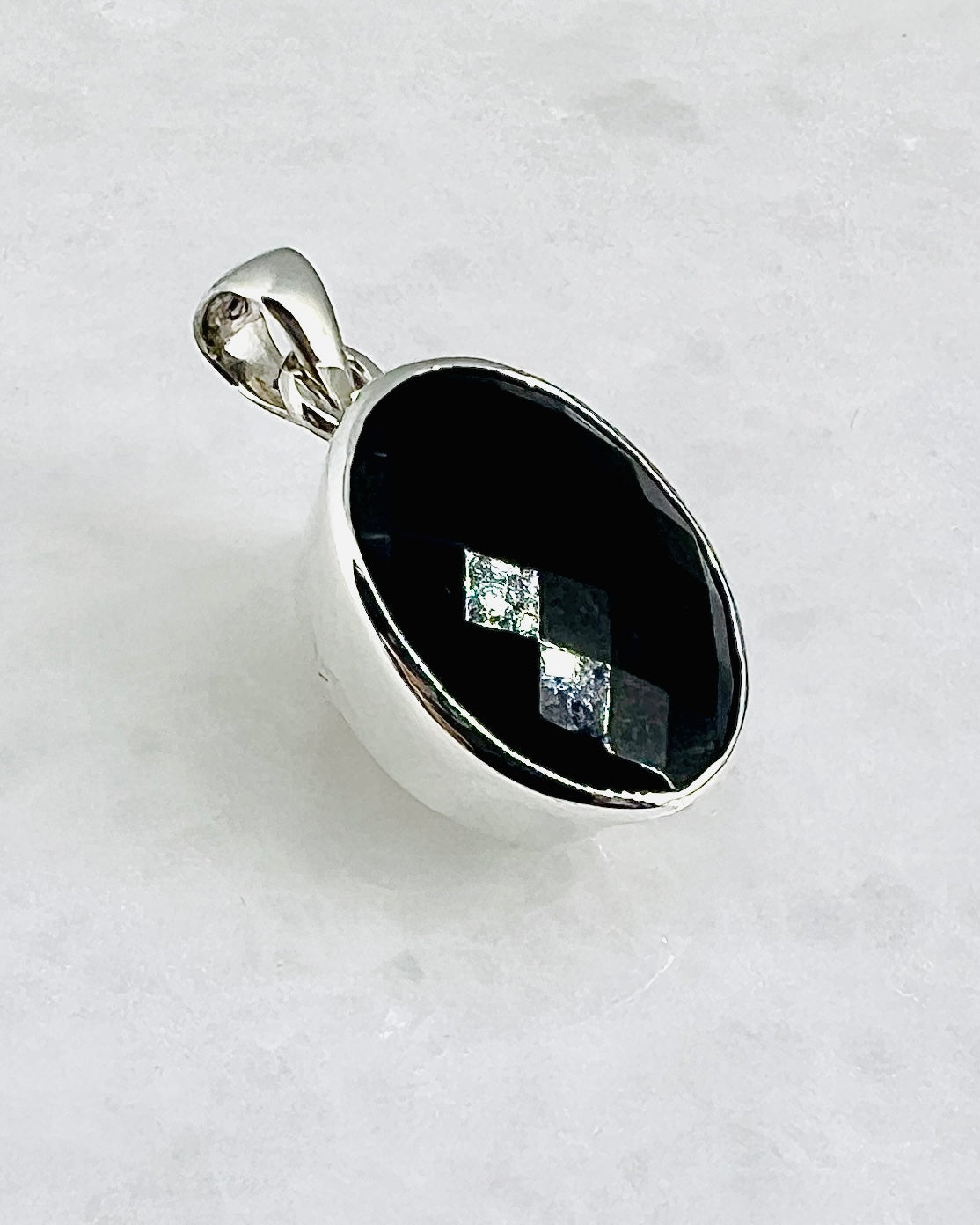 Top Facetted Black Turmaline in .925 Silver Setting