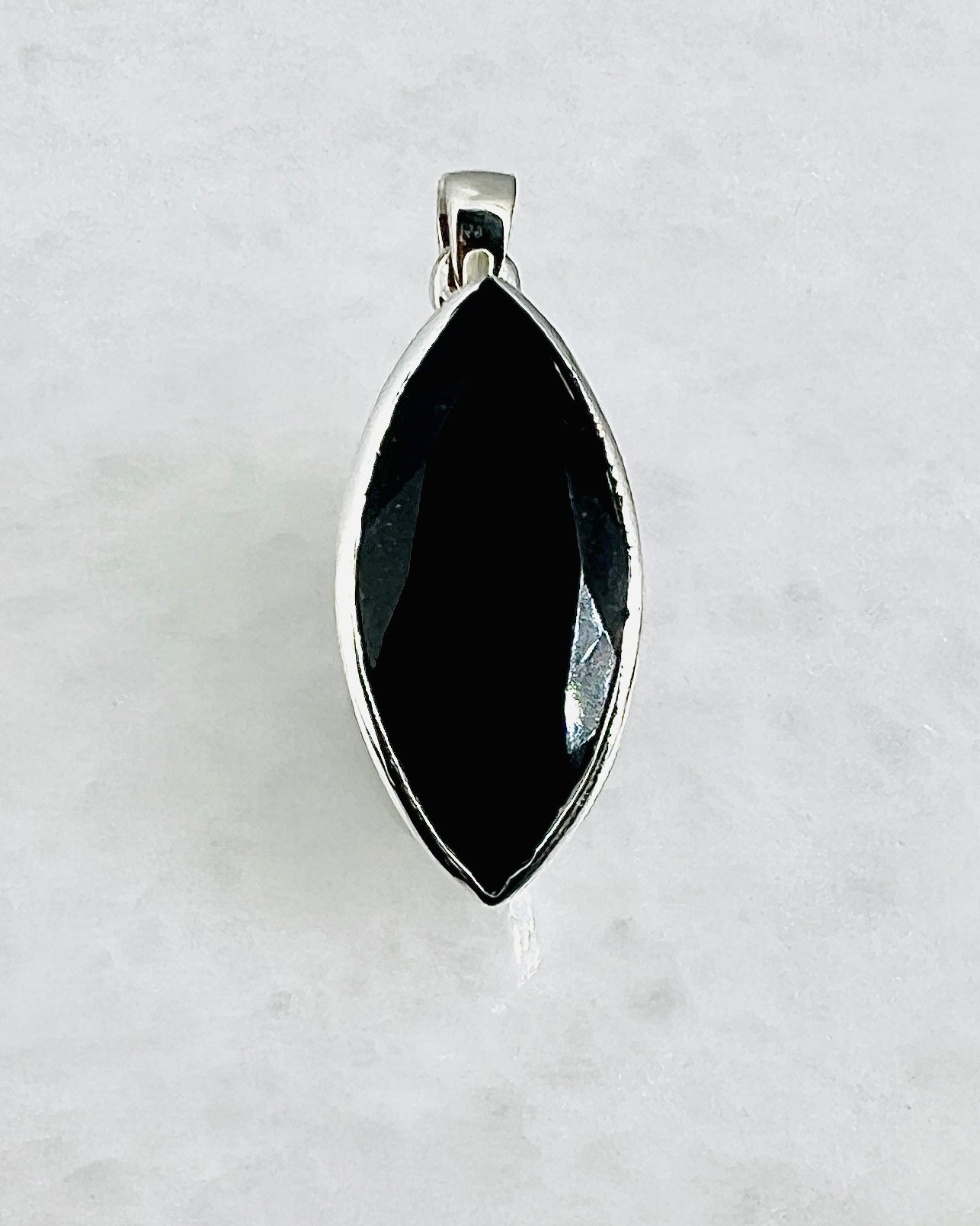 Top Facetted Black Turmaline in .925 Silver Setting