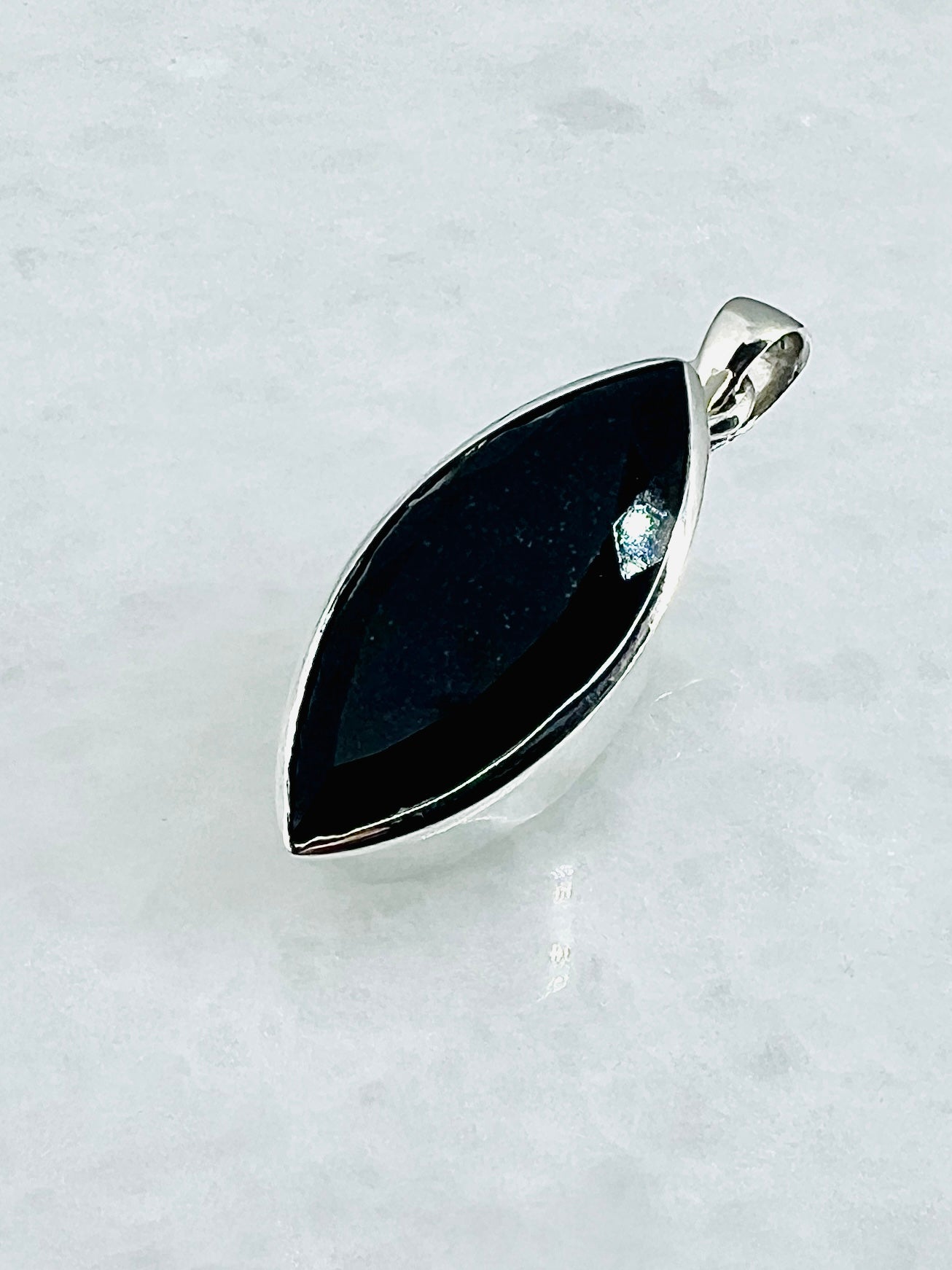 Top Facetted Black Turmaline in .925 Silver Setting