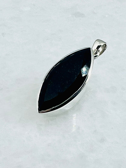 Top Facetted Black Turmaline in .925 Silver Setting