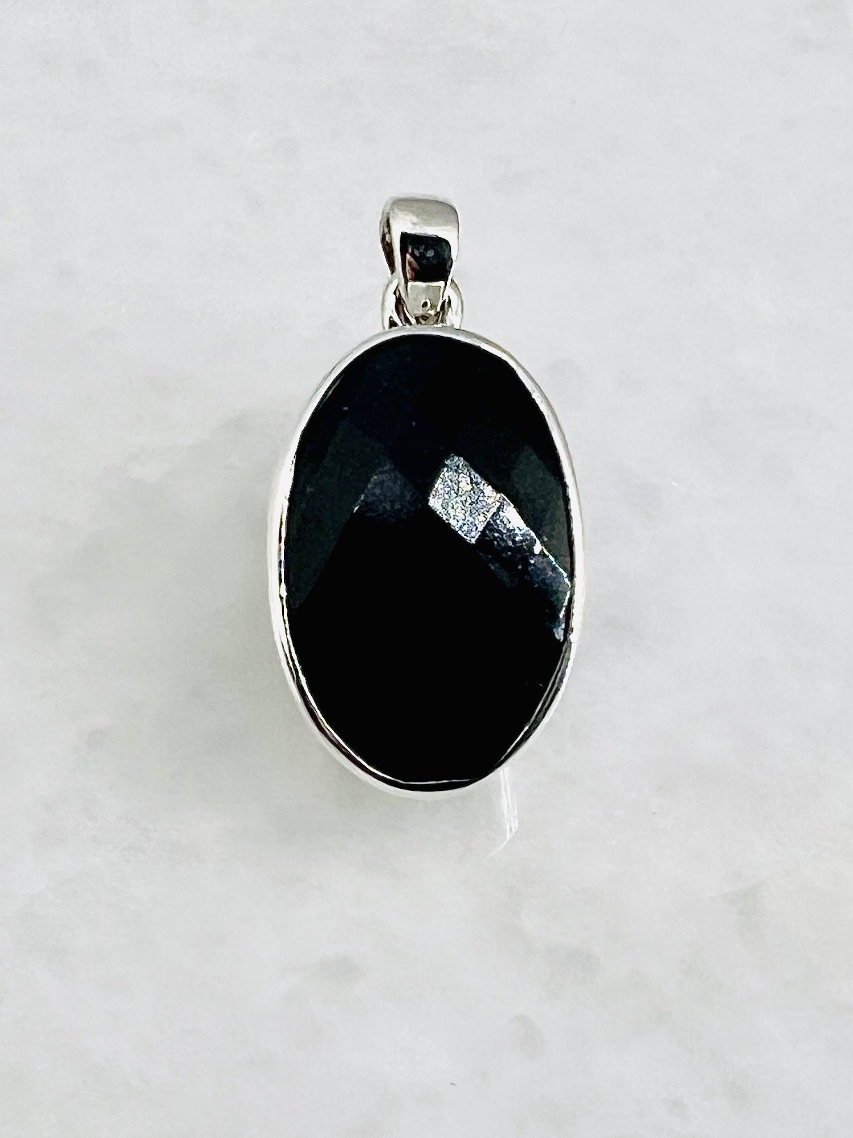 Top Facetted Black Turmaline in .925 Silver Setting