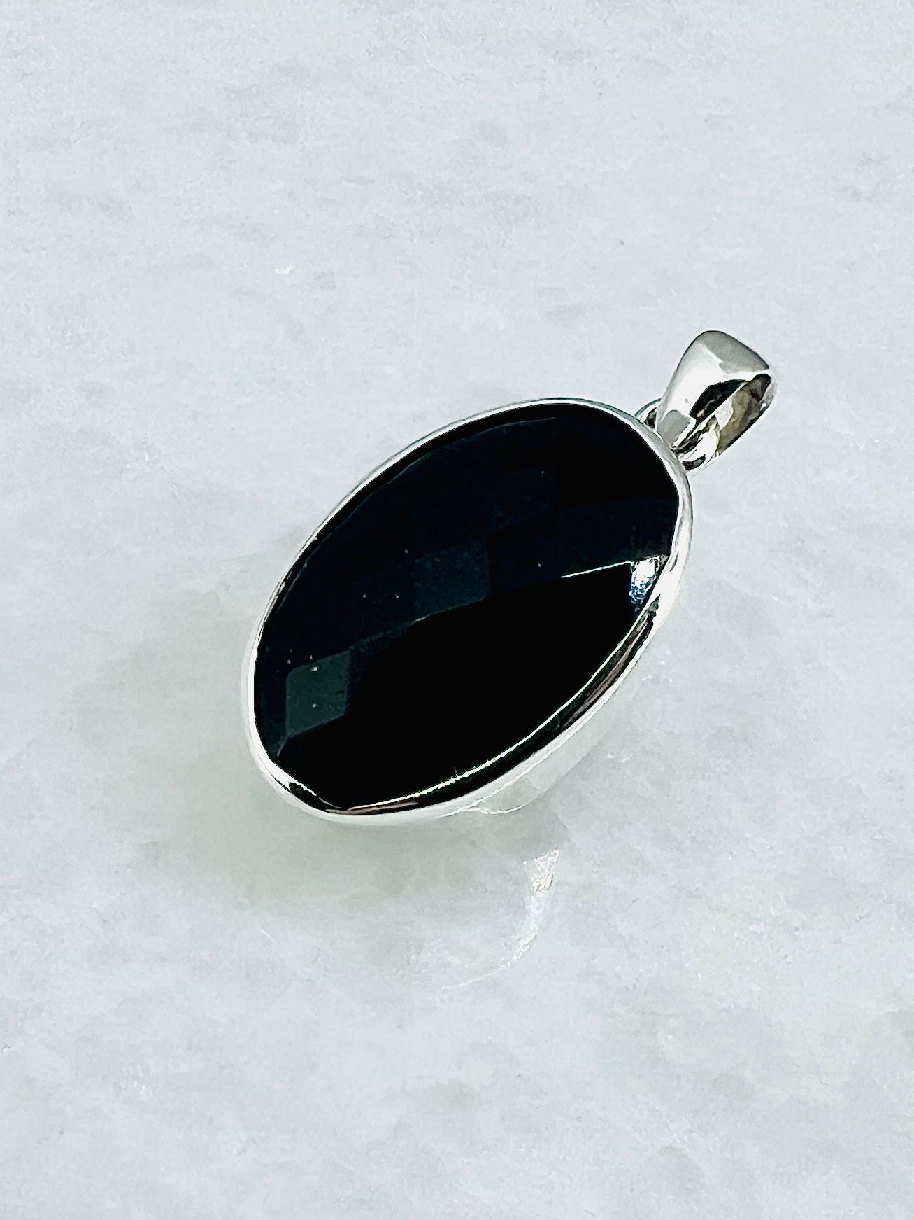 Top Facetted Black Turmaline in .925 Silver Setting
