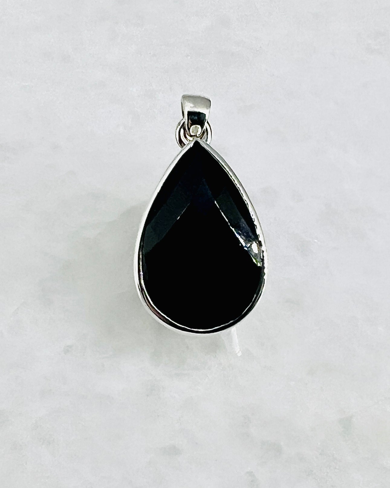 Top Facetted Black Turmaline in .925 Silver Setting
