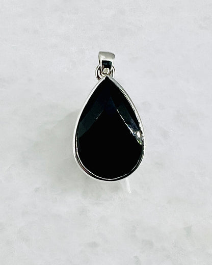 Top Facetted Black Turmaline in .925 Silver Setting