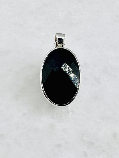 Top Facetted Black Turmaline in .925 Silver Setting