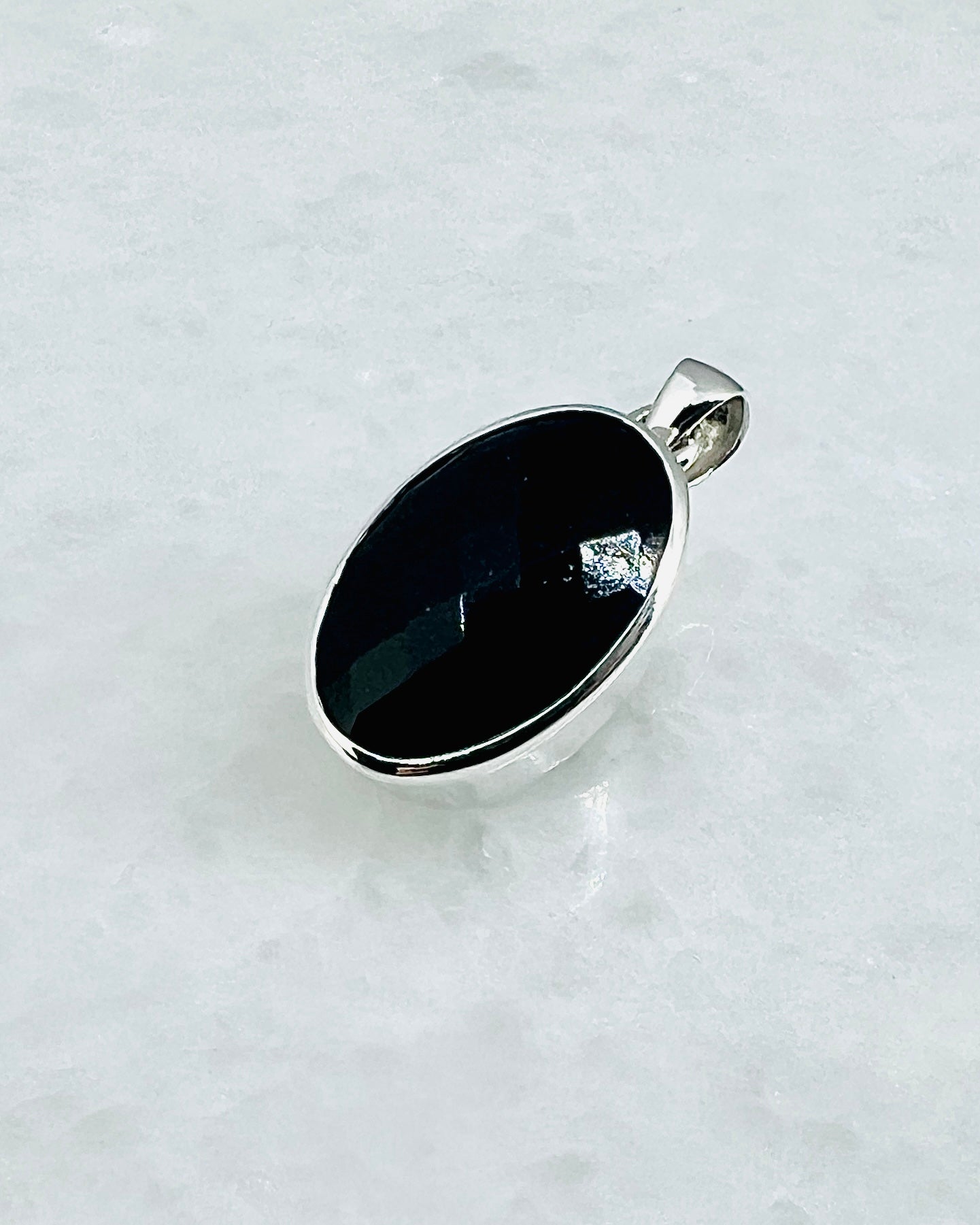 Top Facetted Black Turmaline in .925 Silver Setting