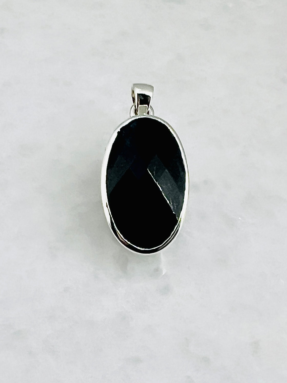 Top Facetted Black Turmaline in .925 Silver Setting