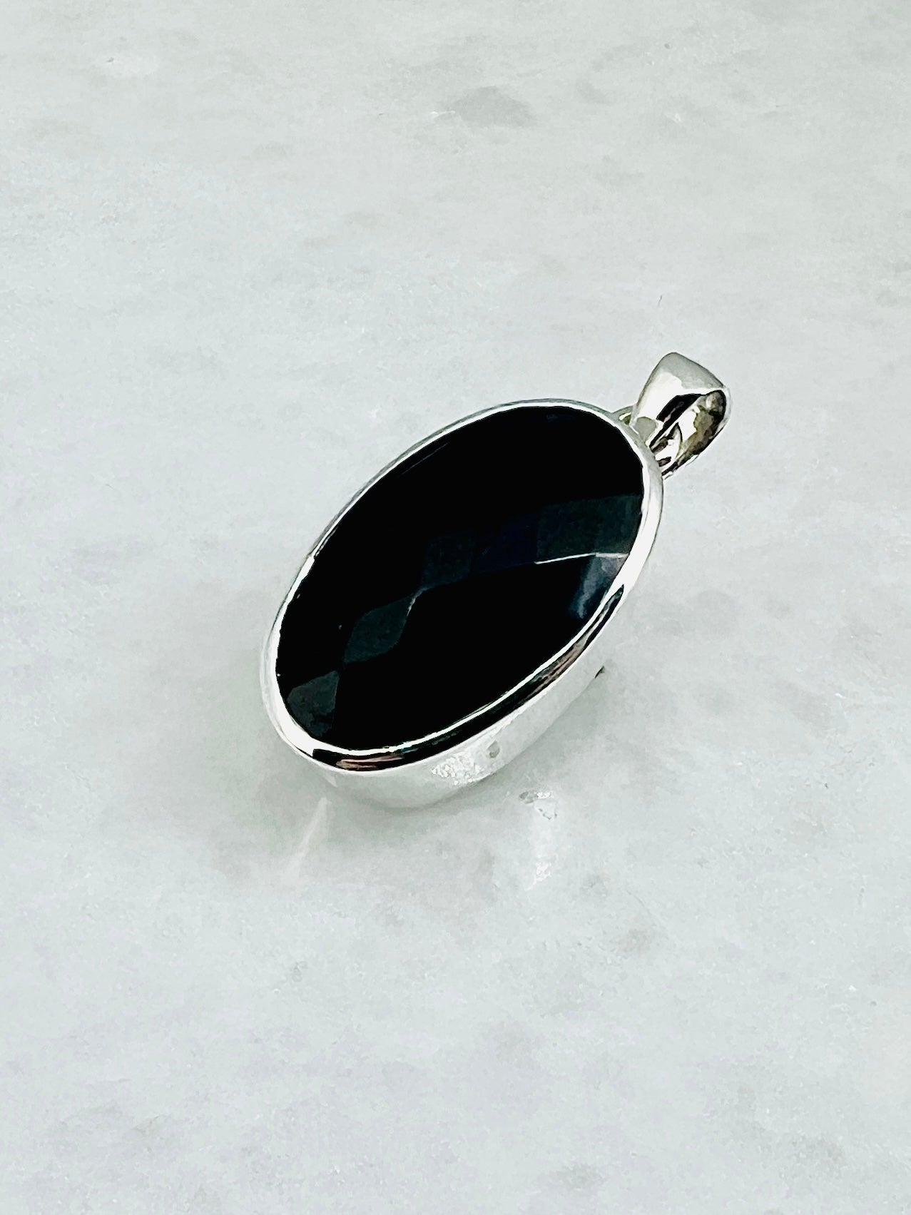 Top Facetted Black Turmaline in .925 Silver Setting
