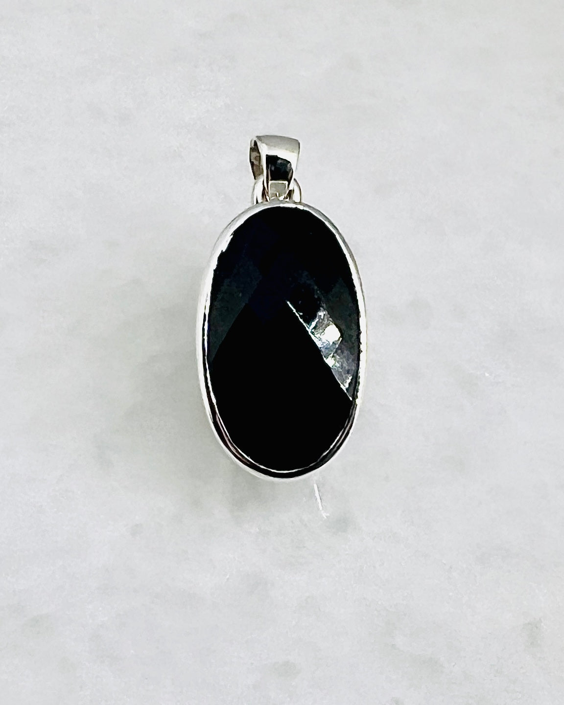 Top Facetted Black Turmaline in .925 Silver Setting
