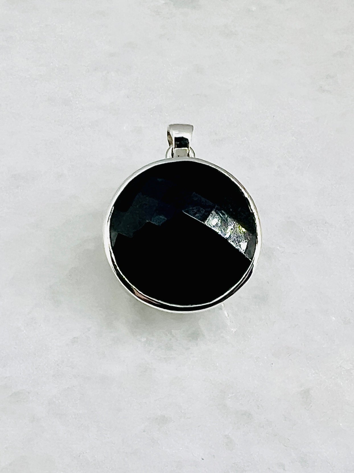 Top Facetted Black Turmaline in .925 Silver Setting