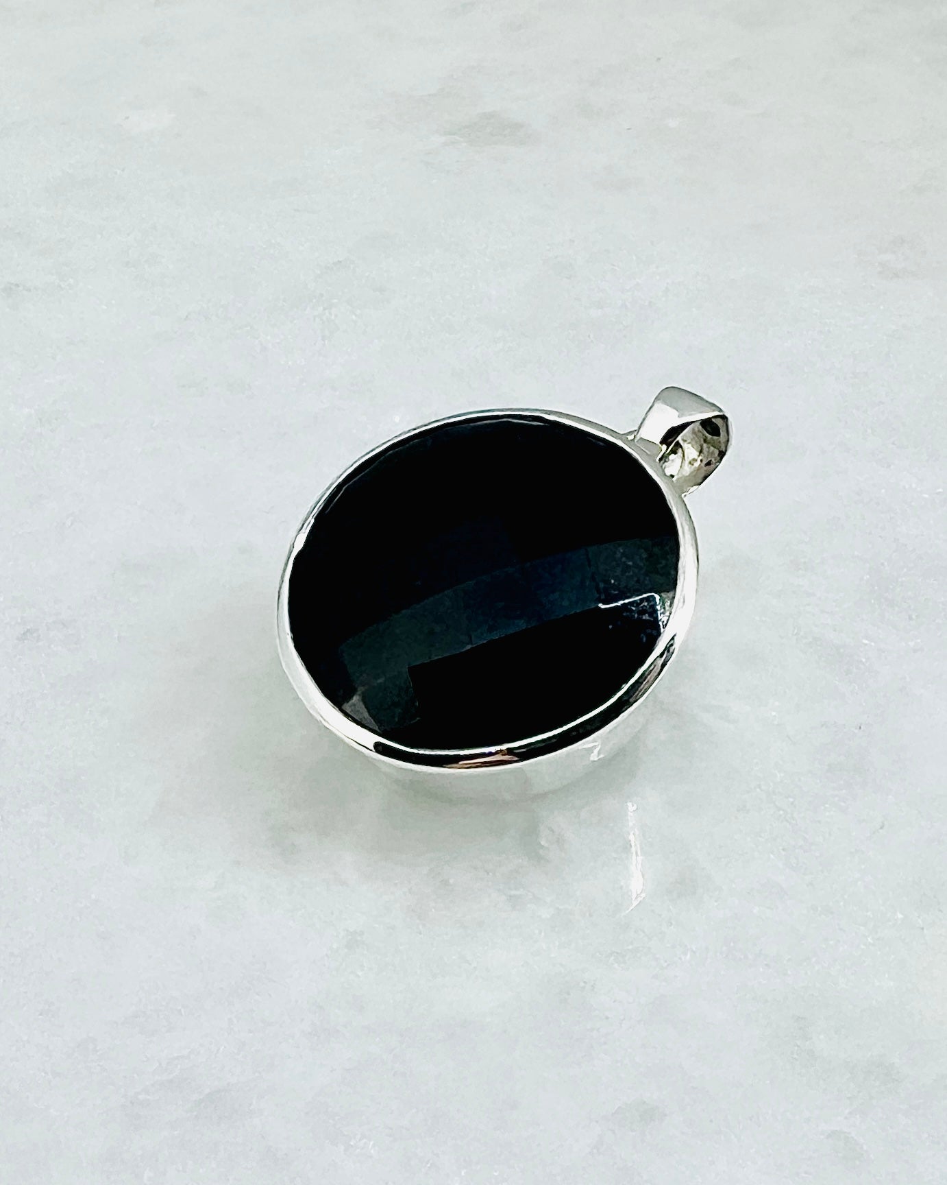 Top Facetted Black Turmaline in .925 Silver Setting