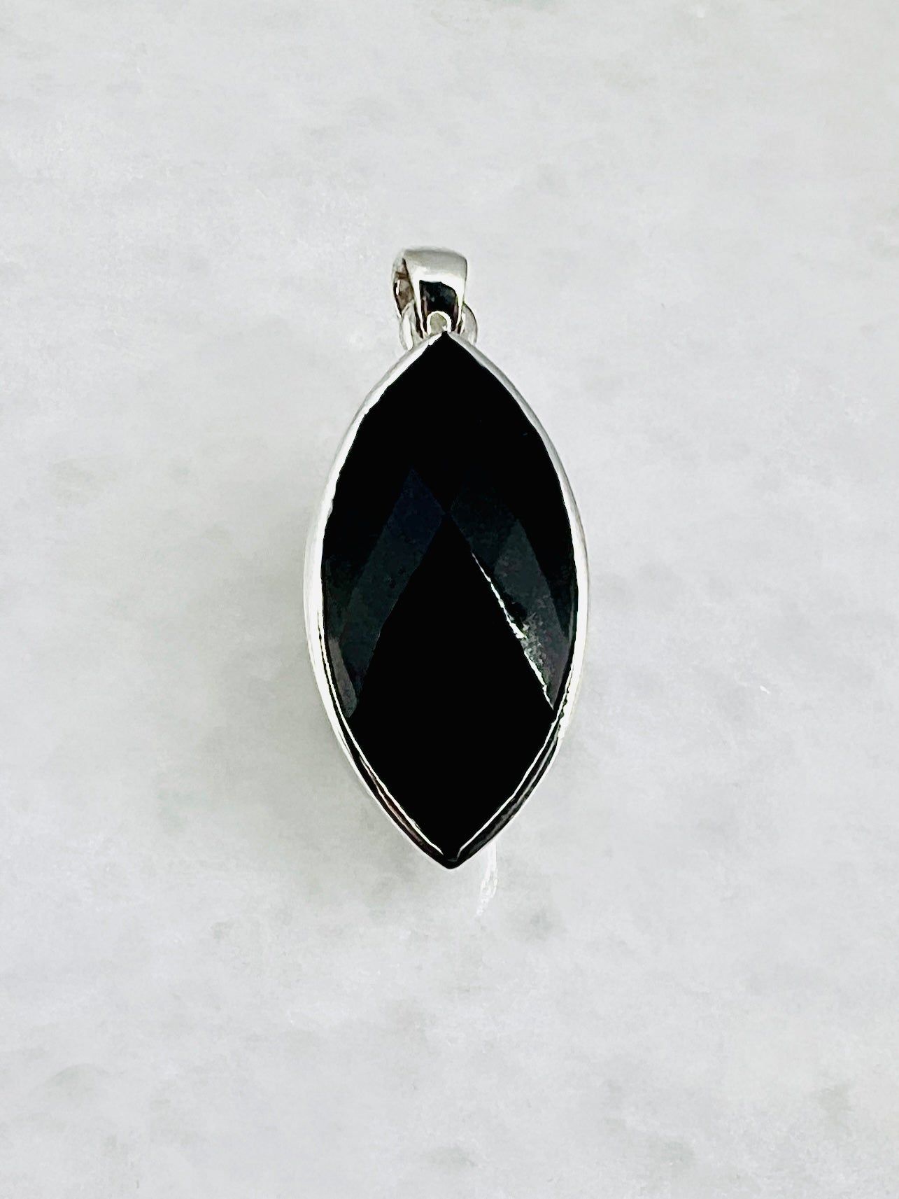 Top Facetted Black Turmaline in .925 Silver Setting